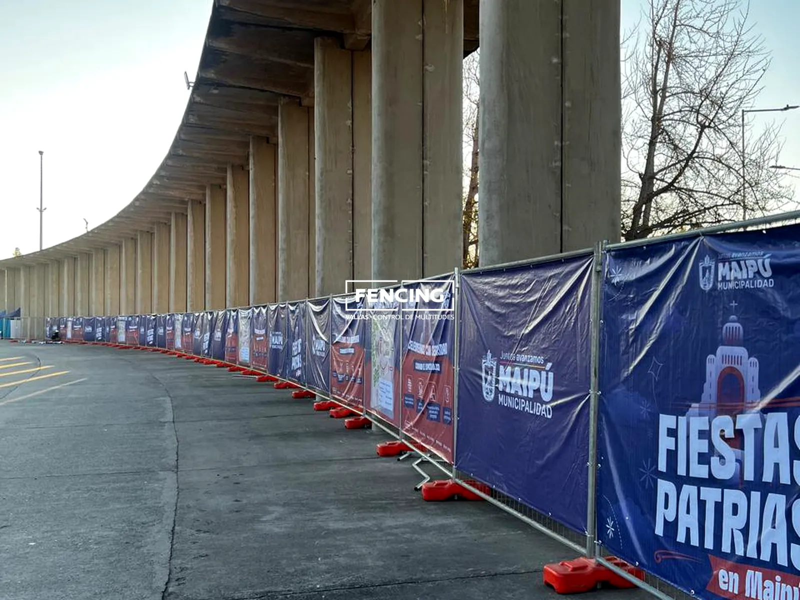 Valla ACMA para cierre perimetral de obras y eventos en Santiago